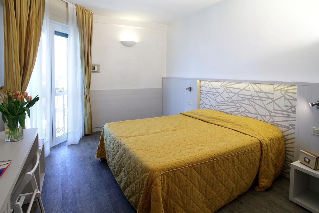 Arianna Hotel Марина-ди-Пьетрасанта Номер фото